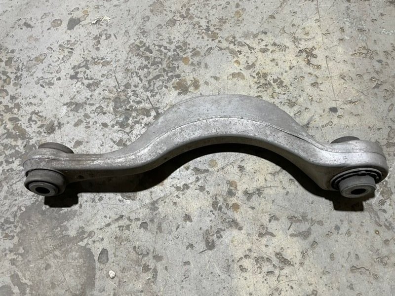 Рычаг задний правый