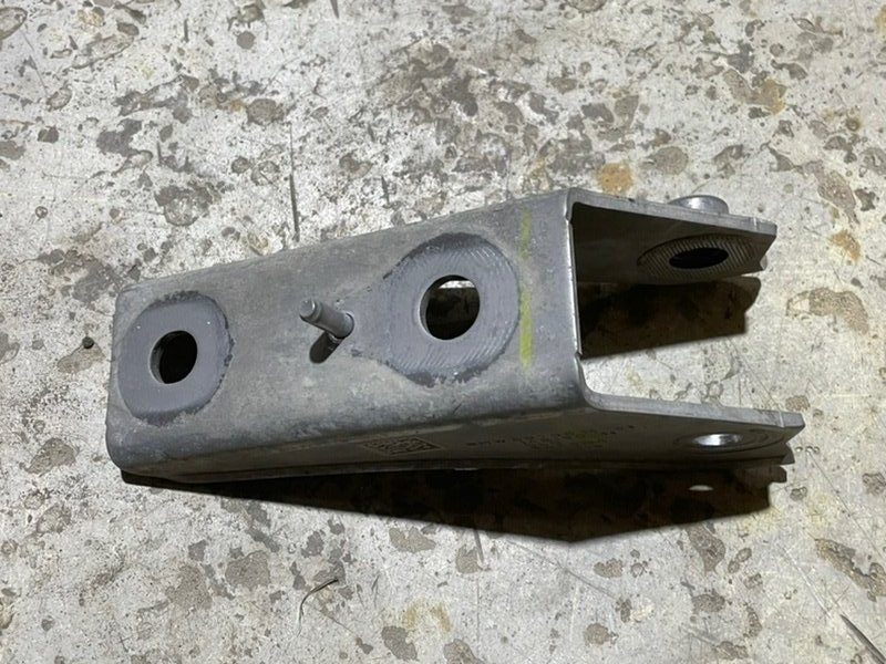 Кронштейн задней балки