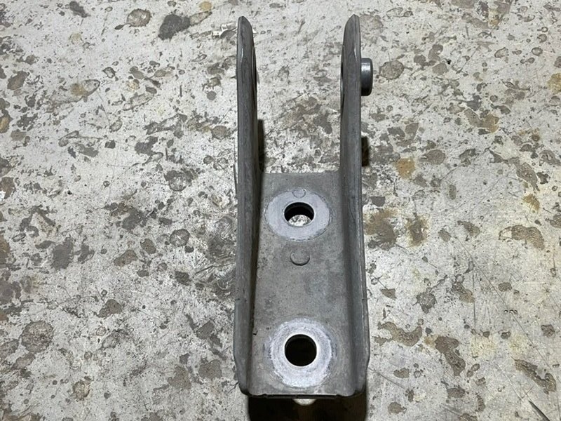 Кронштейн задней балки