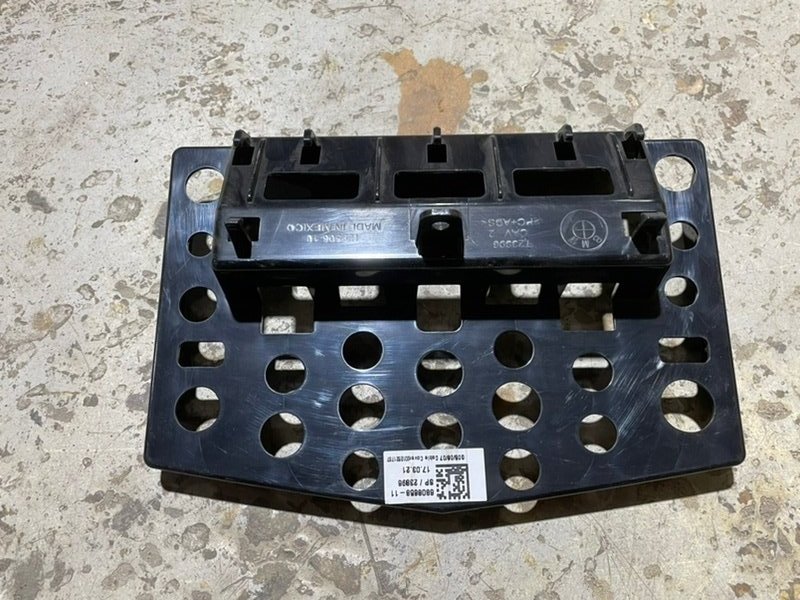 Кронштейн крепления торпедо