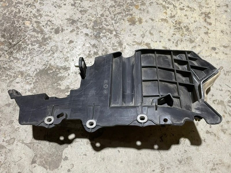 Пepeгopoдкa моторного oтсeка