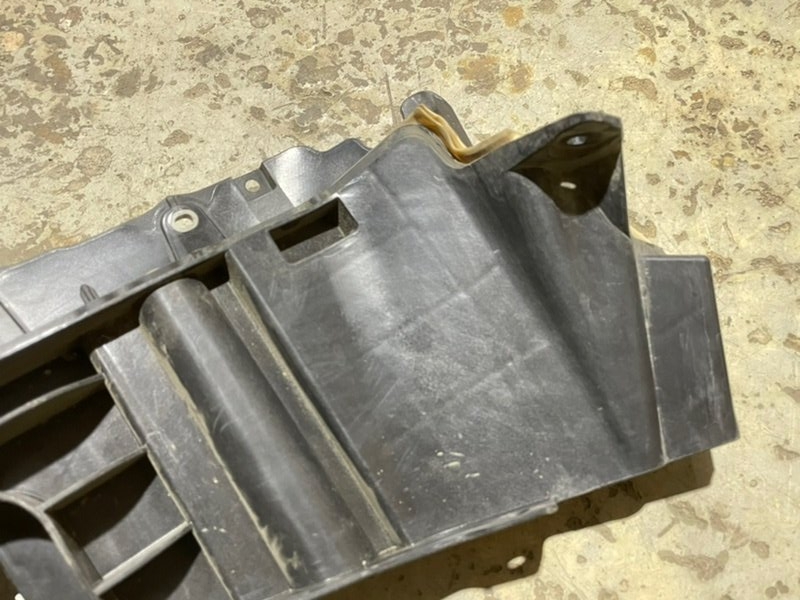 Пepeгopoдкa моторного oтсeка