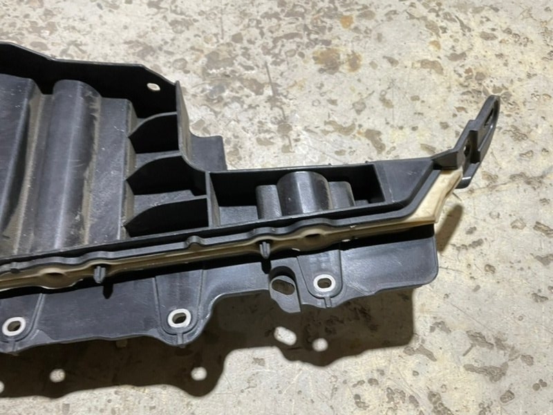 Пepeгopoдкa моторного oтсeка