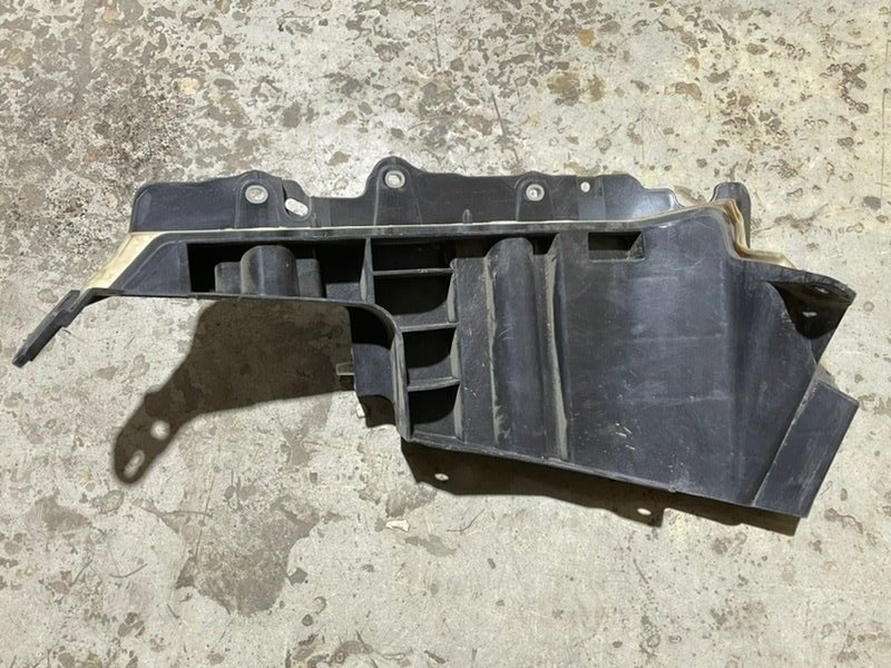 Пepeгopoдкa моторного oтсeка