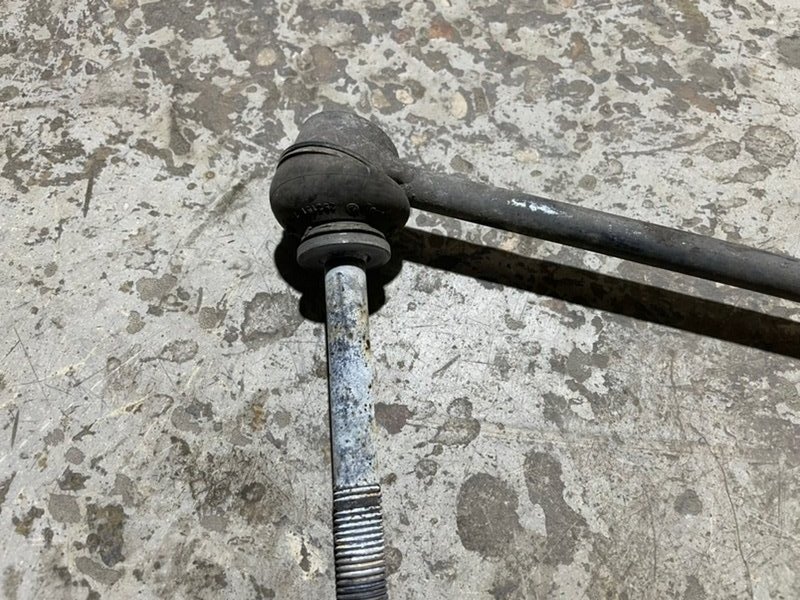 Стойка переднего стабилизатора левая