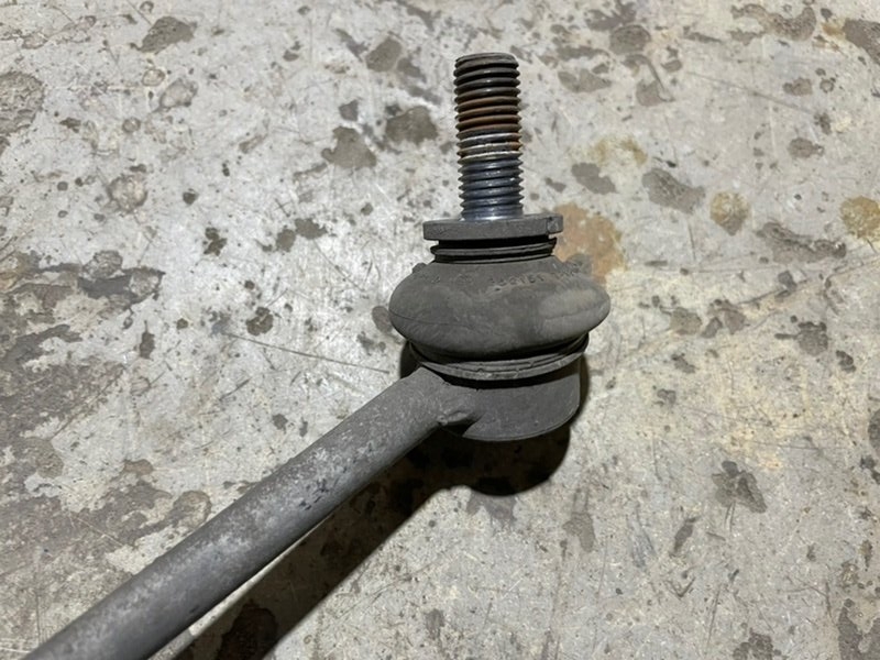 Стойка переднего стабилизатора левая