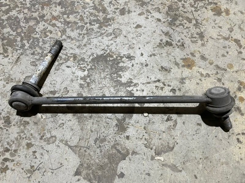 Стойка переднего стабилизатора левая