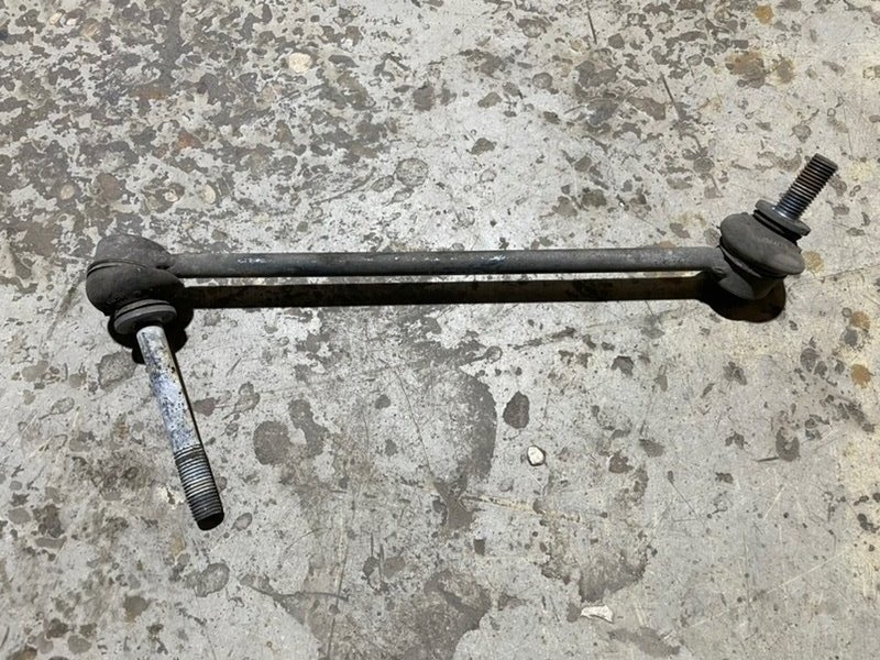 Стойка переднего стабилизатора левая