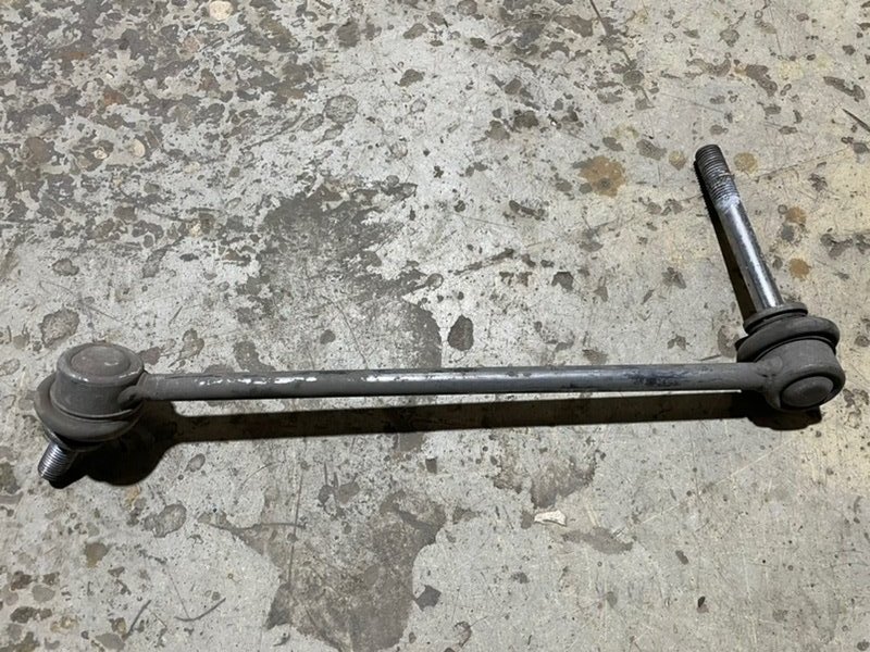 Стойка переднего стабилизатора правая