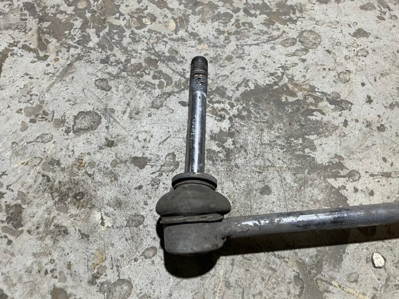 Стойка переднего стабилизатора правая