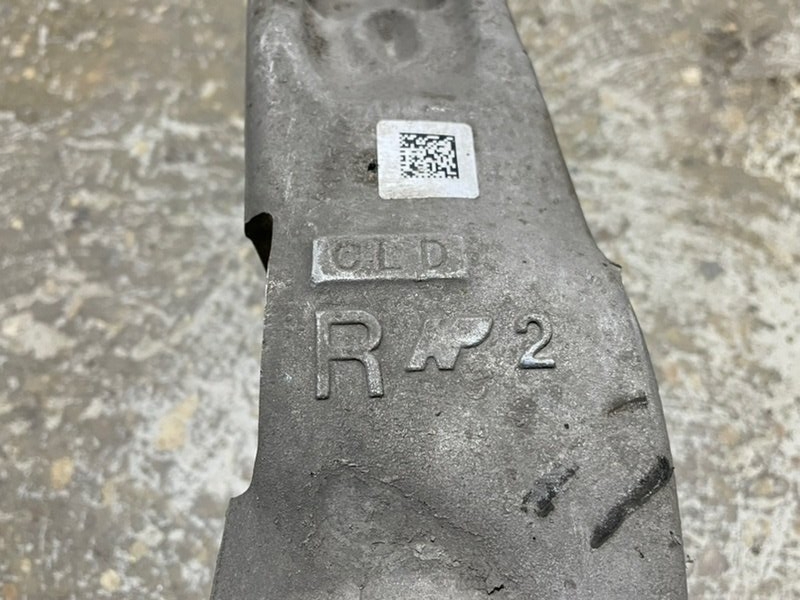 Кулак поворотный передний правый