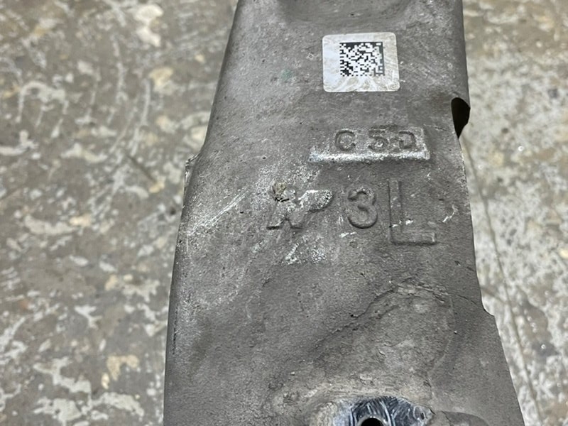 Кулак поворотный передний левый