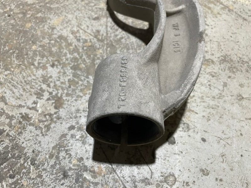 Кронштейн амортизатора левый