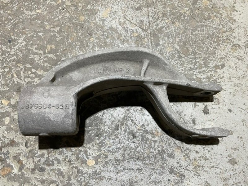 Кронштейн амортизатора правый