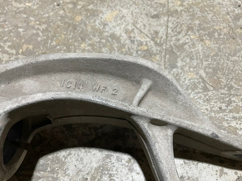 Кронштейн амортизатора правый