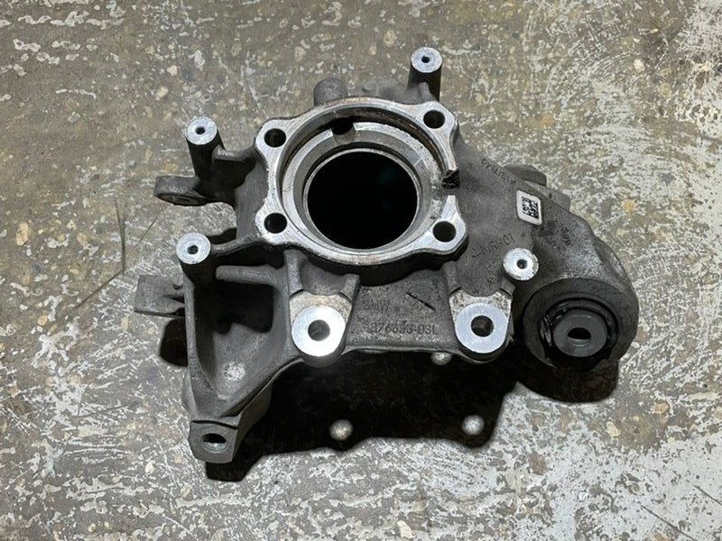 Кулак поворотный задний левый