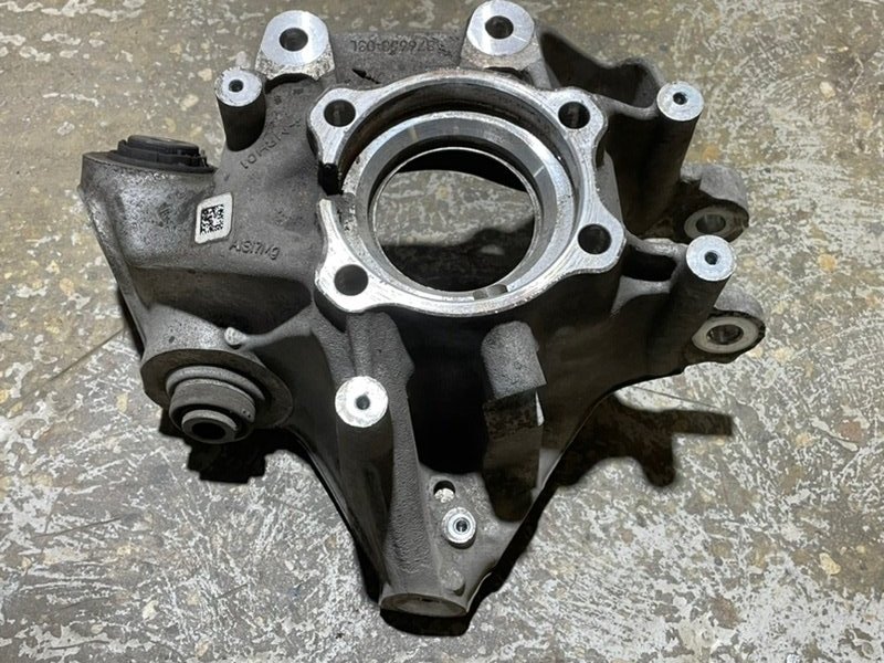 Кулак поворотный задний левый