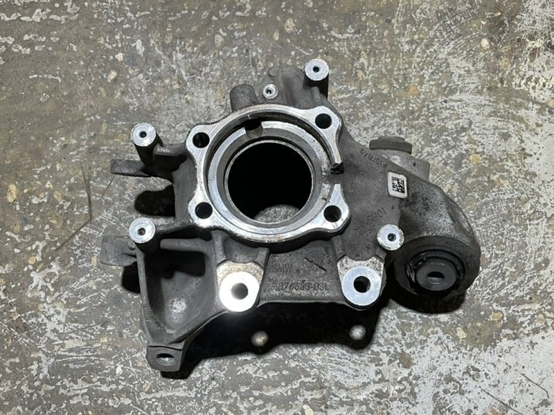 Кулак поворотный задний левый