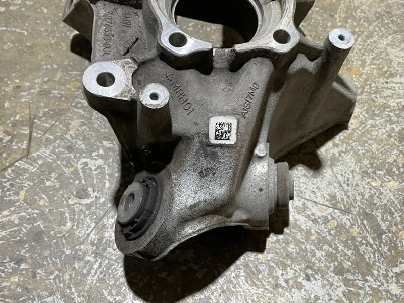 Кулак поворотный задний левый