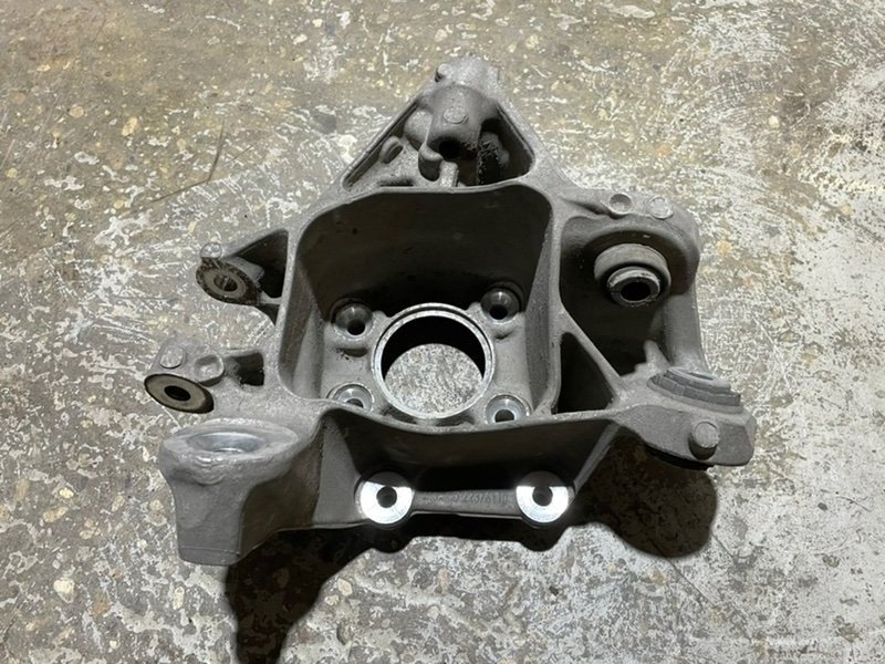 Кулак поворотный задний правый