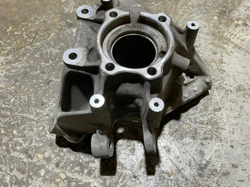 Кулак поворотный задний правый