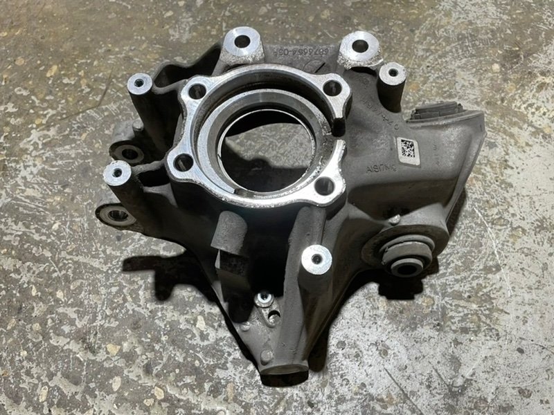 Кулак поворотный задний правый