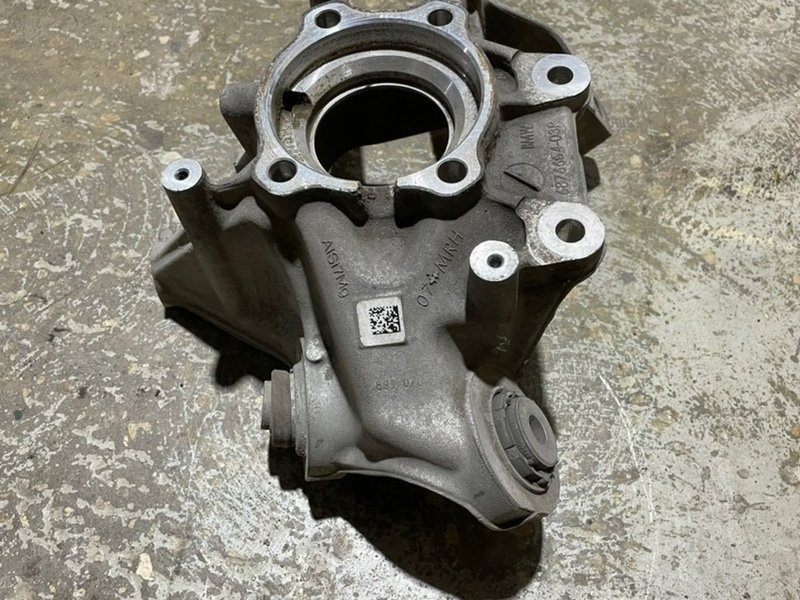 Кулак поворотный задний правый