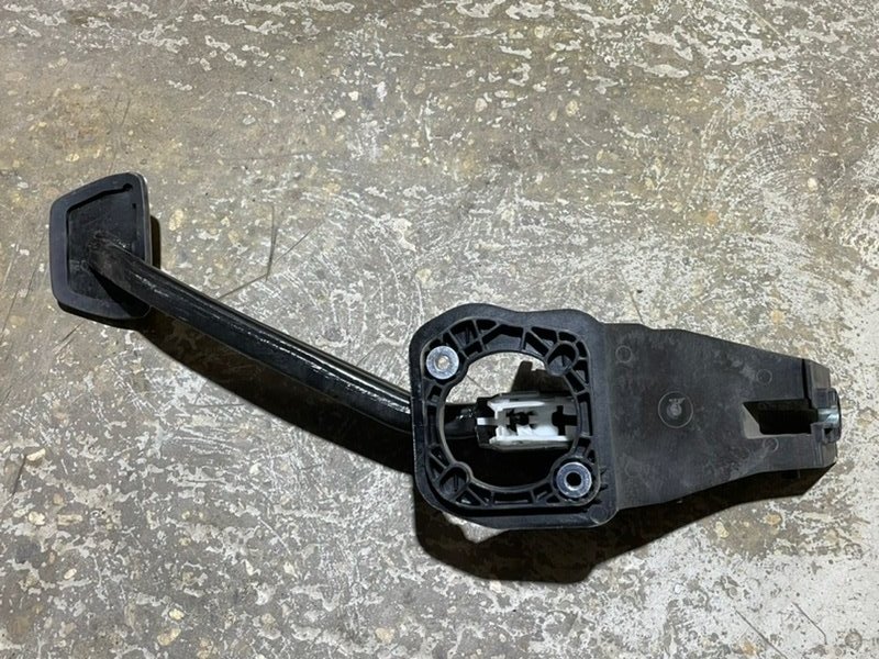 Педаль тормоза