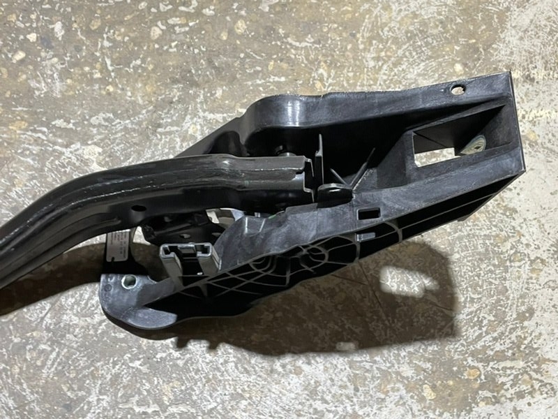 Педаль тормоза