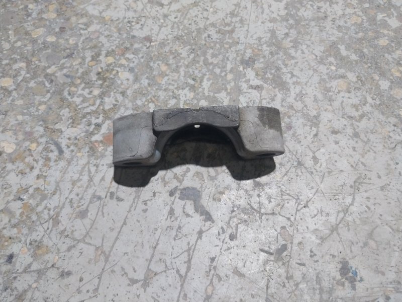 Кронштейн стойки переднего стабилизатора