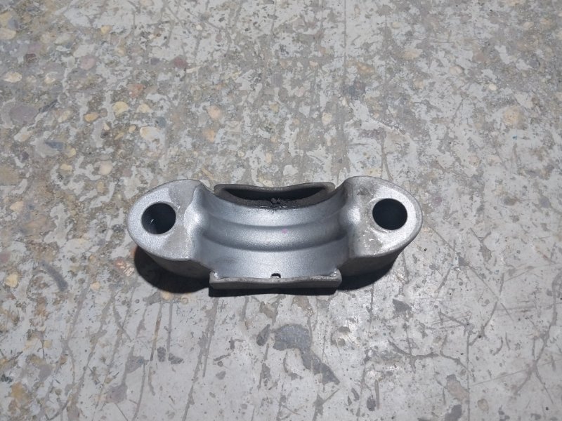 Кронштейн стойки переднего стабилизатора