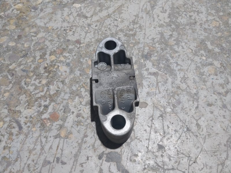 Кронштейн стойки переднего стабилизатора