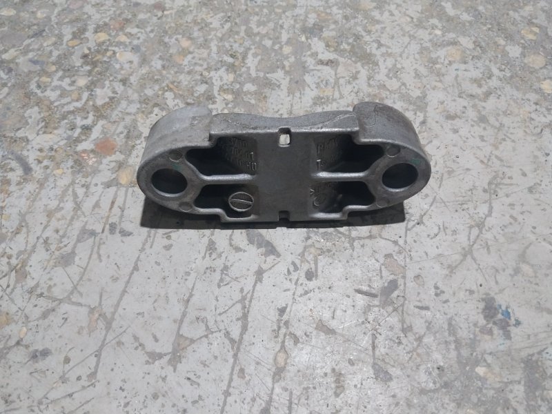 Кронштейн стойки переднего стабилизатора