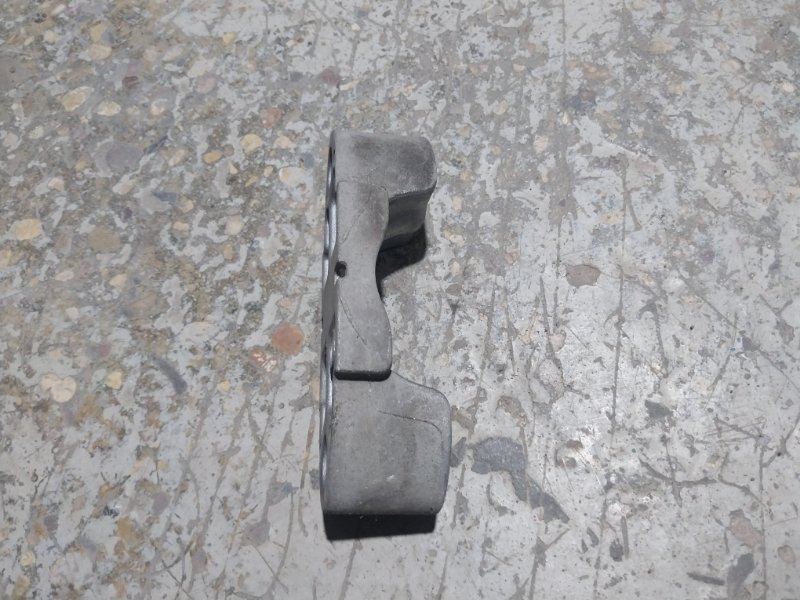 Кронштейн стойки переднего стабилизатора