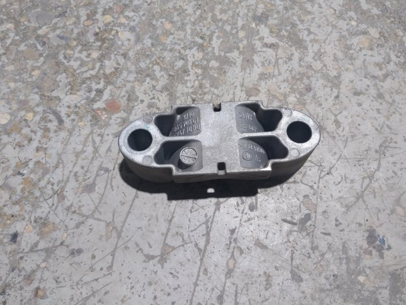 Кронштейн стойки переднего стабилизатора