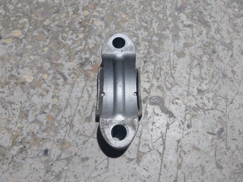 Кронштейн стойки переднего стабилизатора