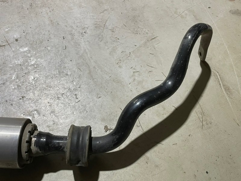 Стабилизатор передний