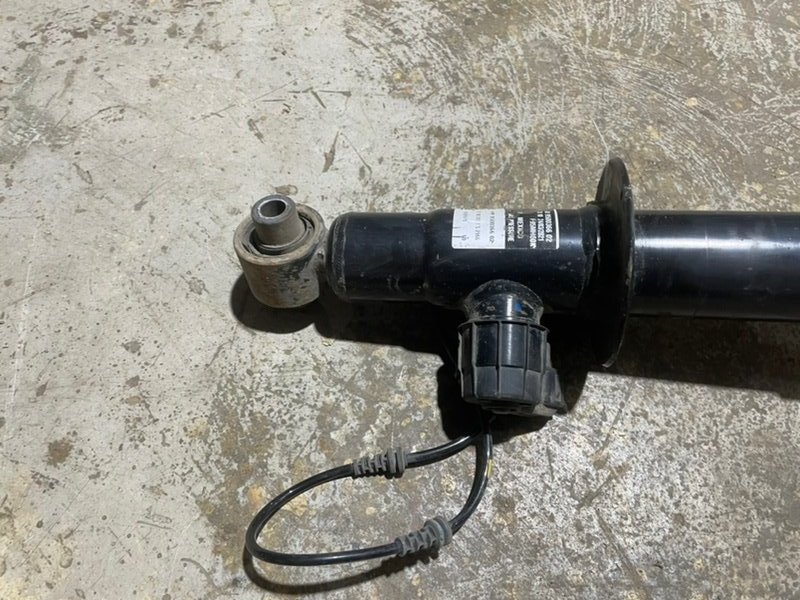 Амортизатор задний правый