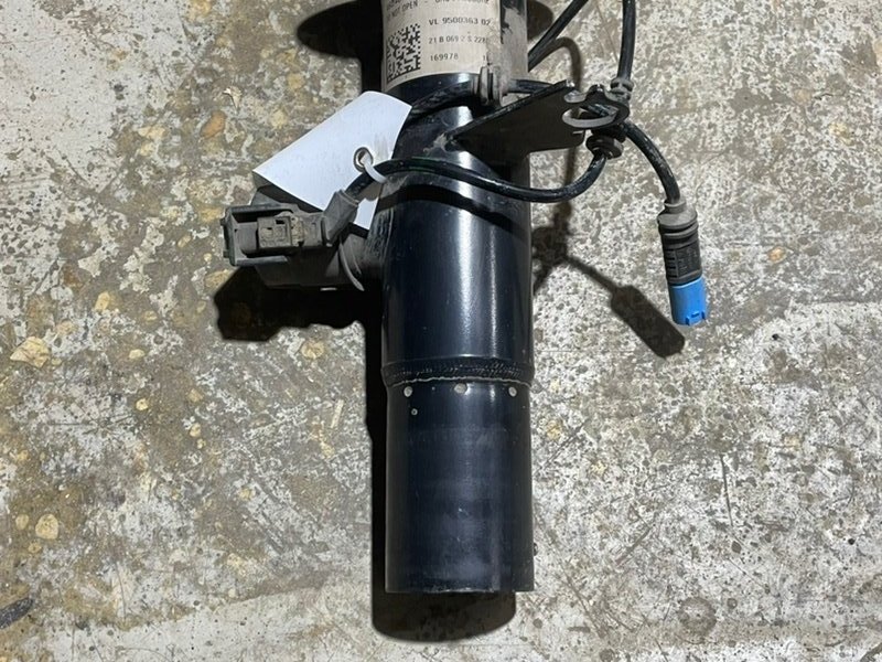 Амортизатор передний левый