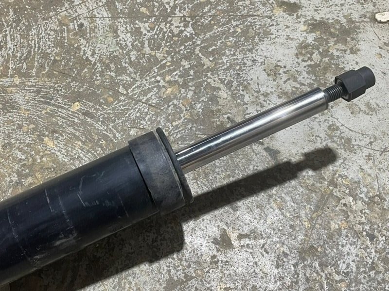 Амортизатор передний левый