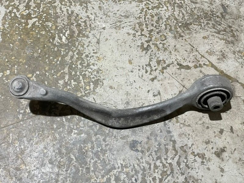 Рычаг передний левый