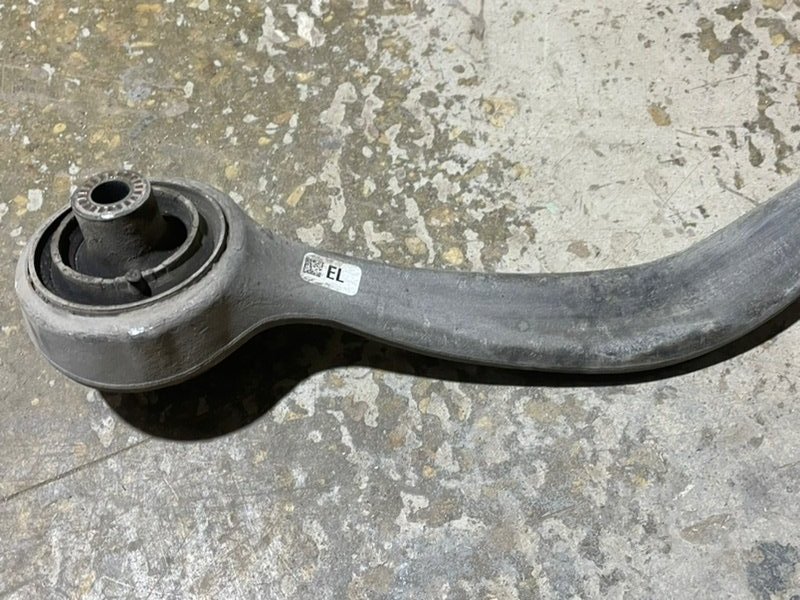 Рычаг передний левый