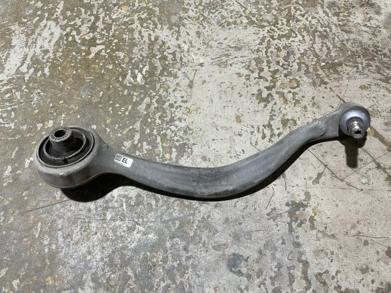 Рычаг передний левый