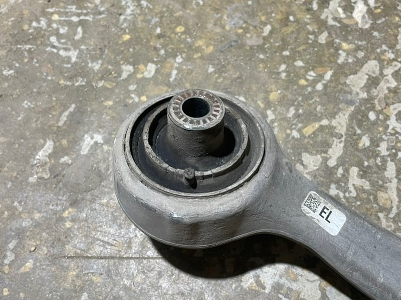 Рычаг передний левый