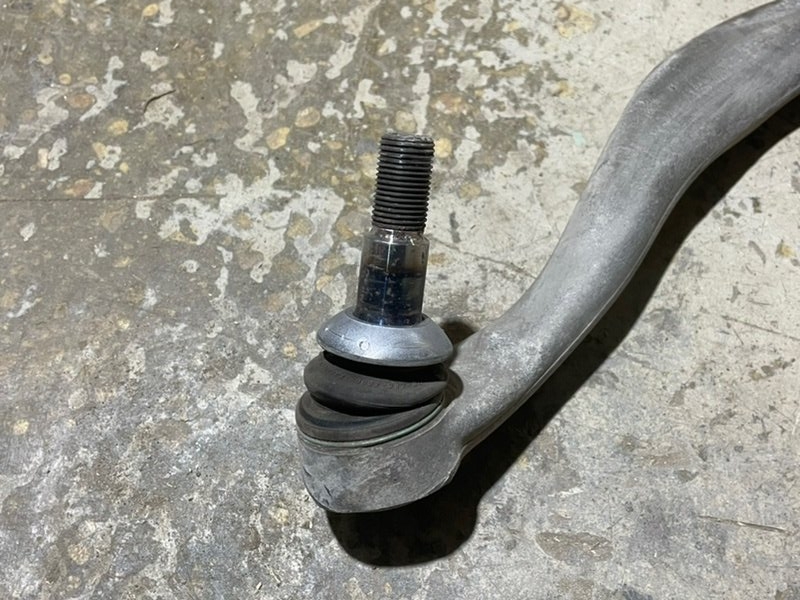 Рычаг передний левый