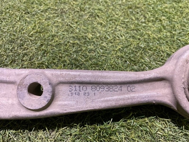 Рычаг передний правый