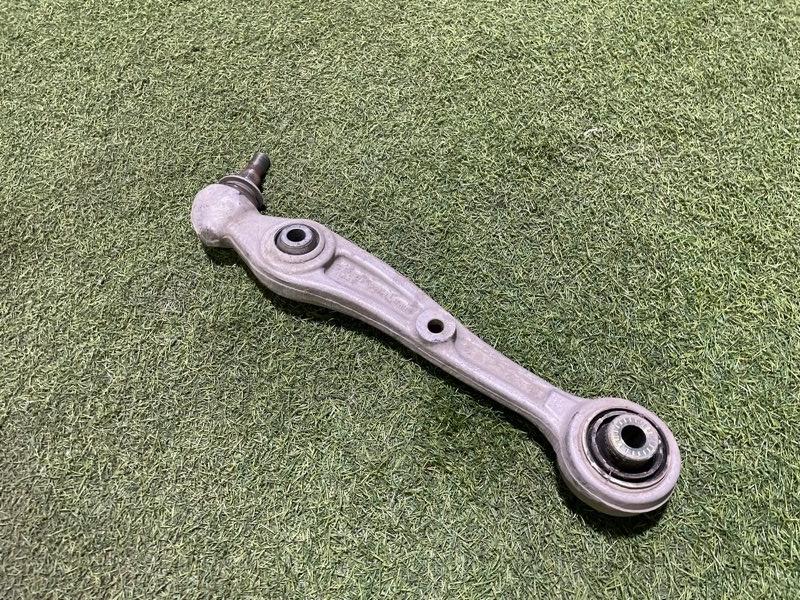 Рычаг передний правый