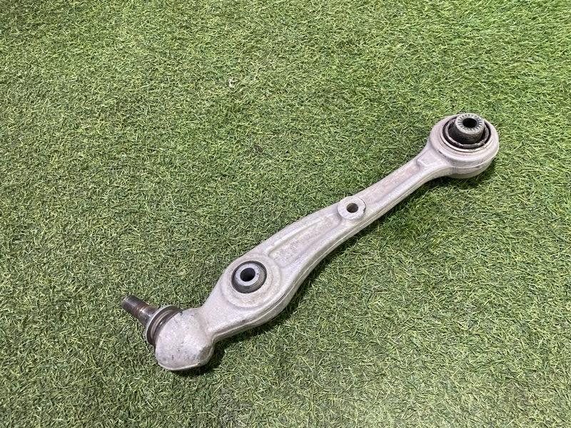 Рычаг передний правый