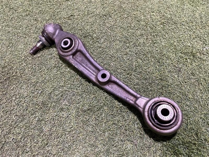 Рычаг передний левый