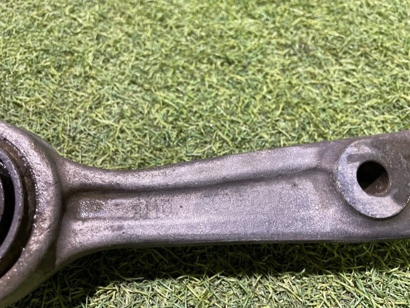 Рычаг передний левый